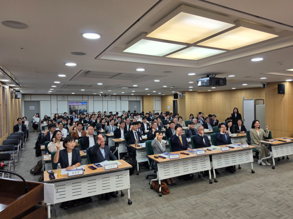  10일 서울 여의도 국회에서 